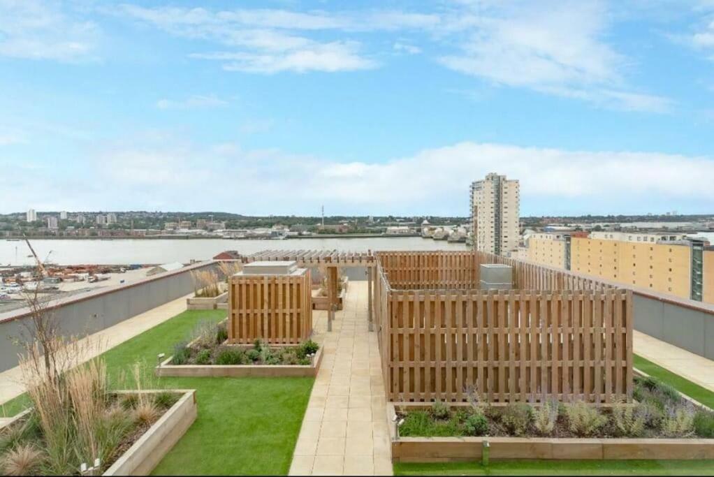City Escape - Royal Wharf Londres Exterior foto